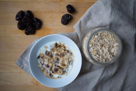 Flocons d'avoine aux prunes séchées après le 8ème mois